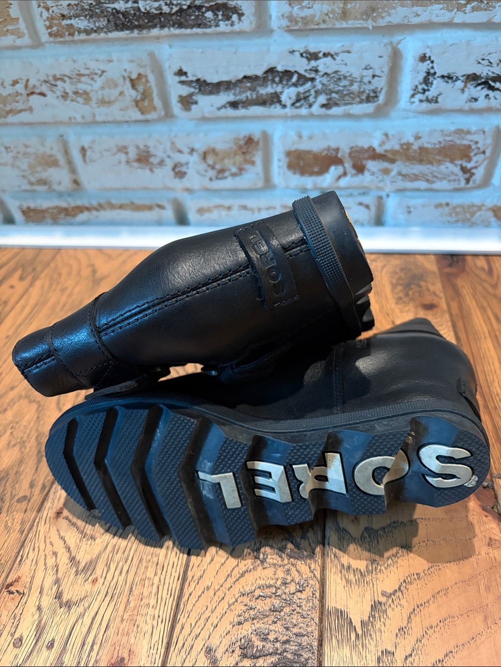 Sorel Joan of Artic Wedge II Black Leather Ankle Booties with Buckle Straps 8.5 - Picture 10 of 10